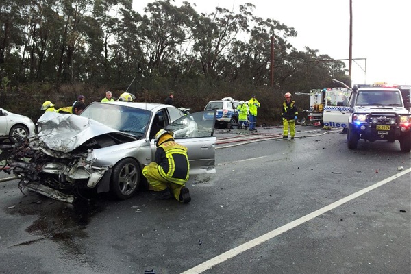 Great Western Highway closed in both directions in Upper Mountains ...