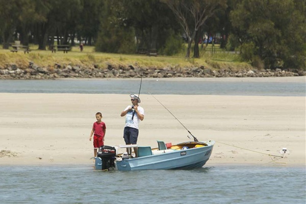 Residents dismayed at Lake Illawarra 'desert' | Illawarra Mercury ...