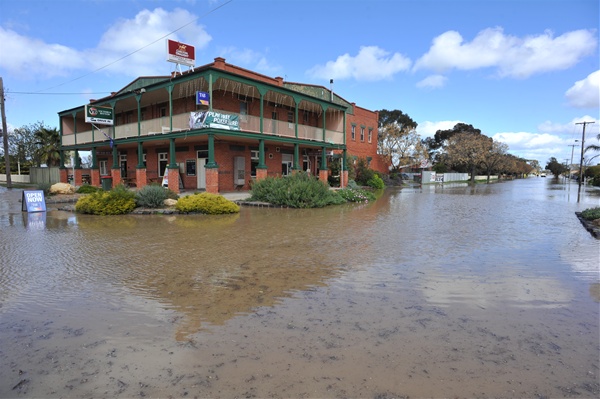 Avoca River floods Charlton | Bendigo Advertiser | Bendigo, VIC